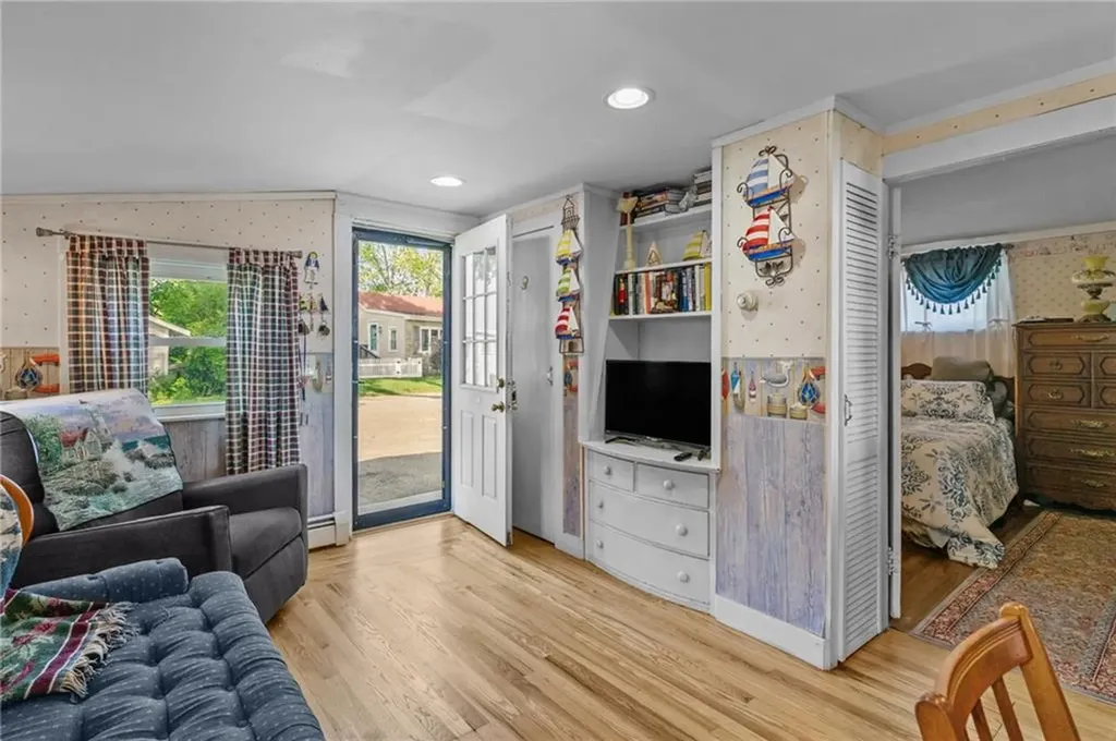 109 Namquid Drive Warwick RI 02888