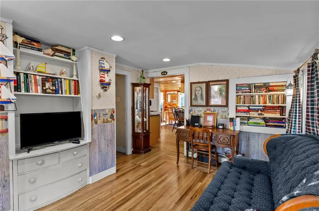 109 Namquid Drive Warwick RI 02888