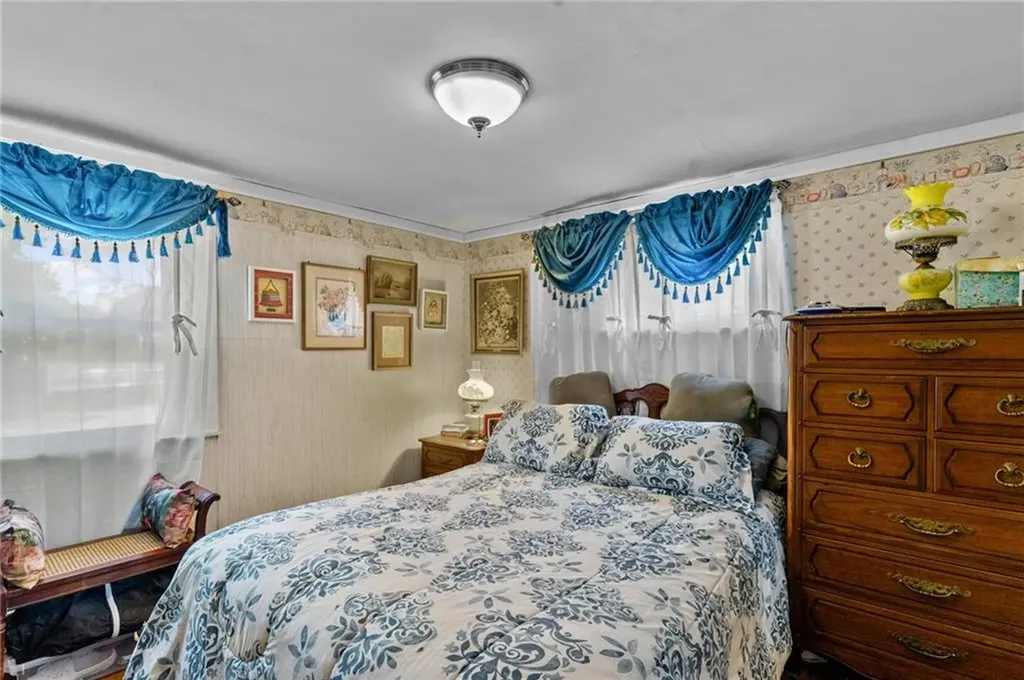 109 Namquid Drive Warwick RI 02888