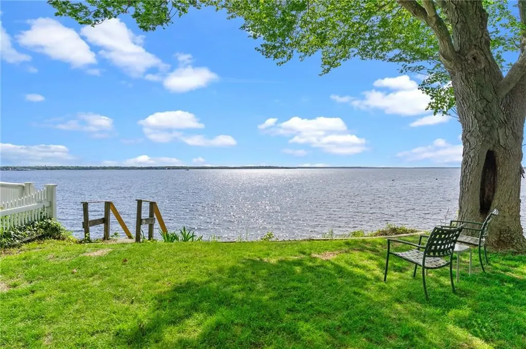 109 Namquid Drive Warwick RI 02888