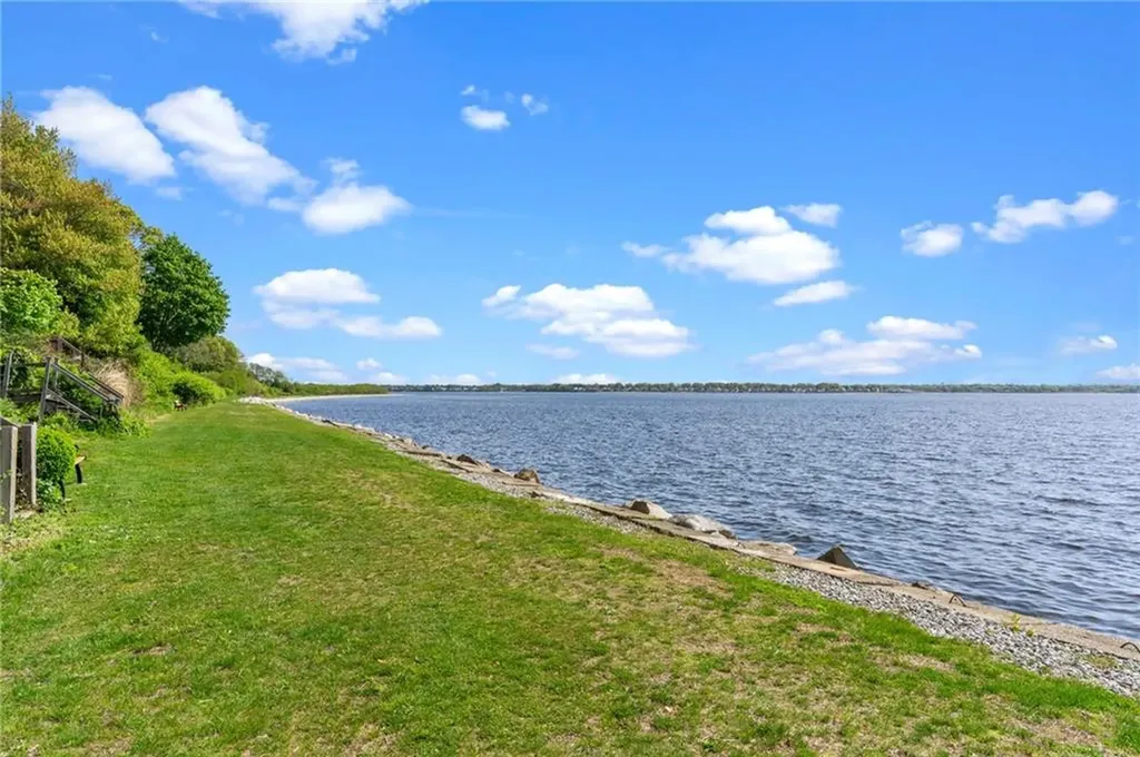 109 Namquid Drive Warwick RI 02888