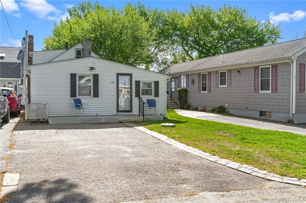 109 Namquid Drive Warwick RI 02888