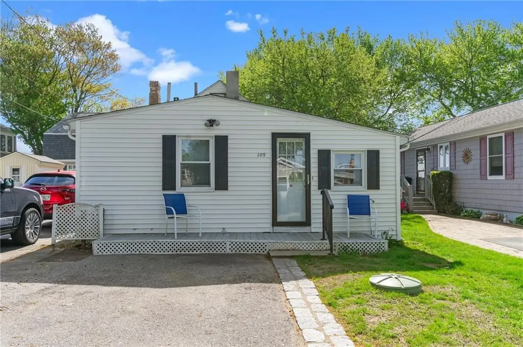 109 Namquid Drive Warwick RI 02888