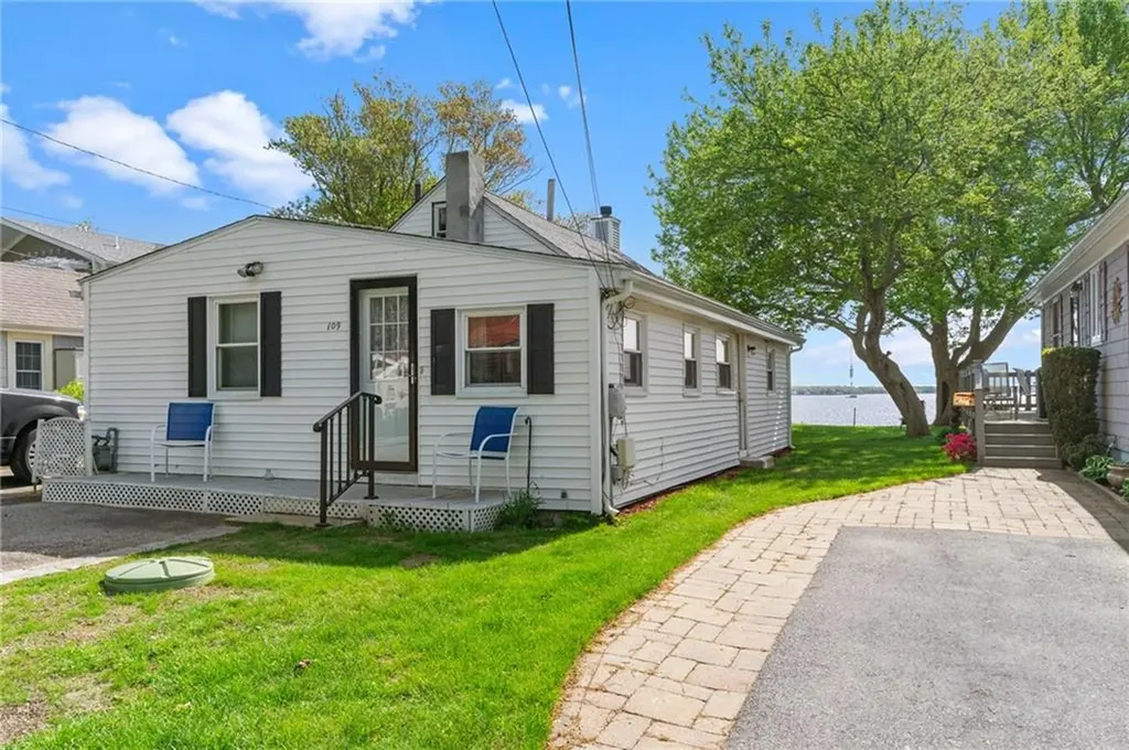 109 Namquid Drive Warwick RI 02888