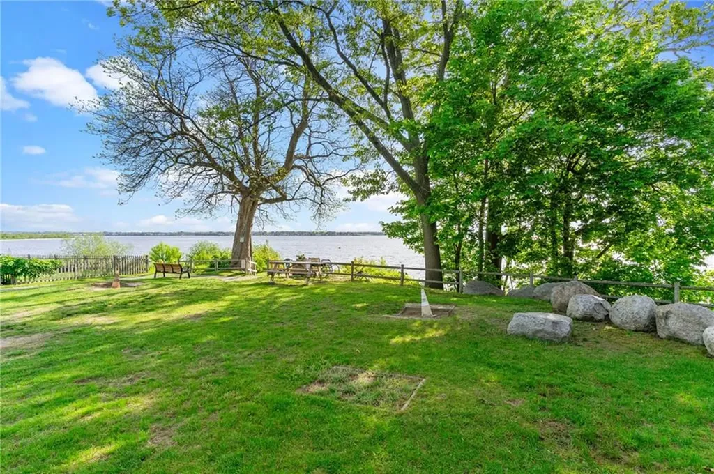 109 Namquid Drive Warwick RI 02888