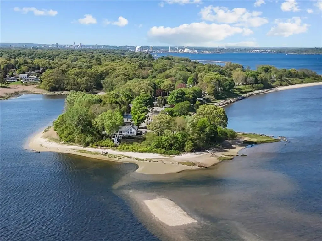 109 Namquid Drive Warwick RI 02888
