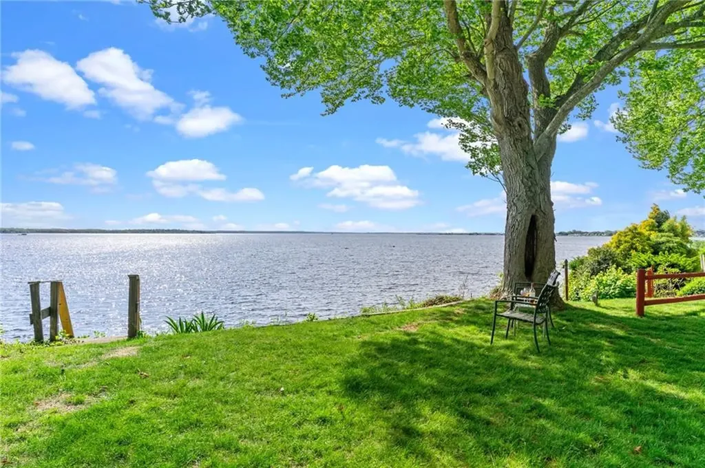 109 Namquid Drive Warwick RI 02888