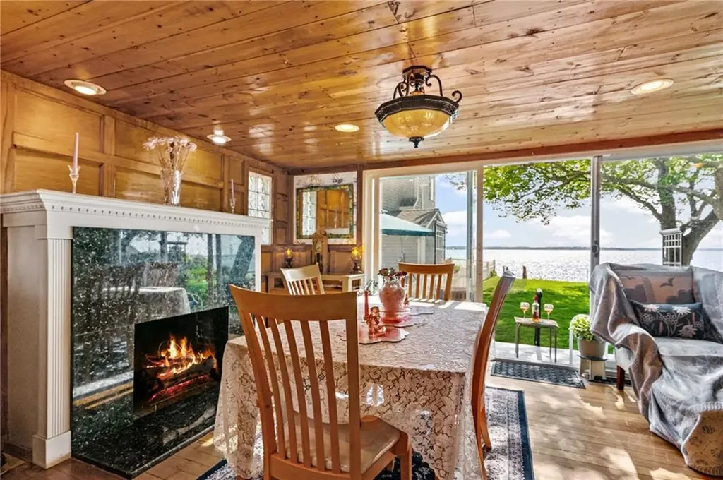 109 Namquid Drive Warwick RI 02888