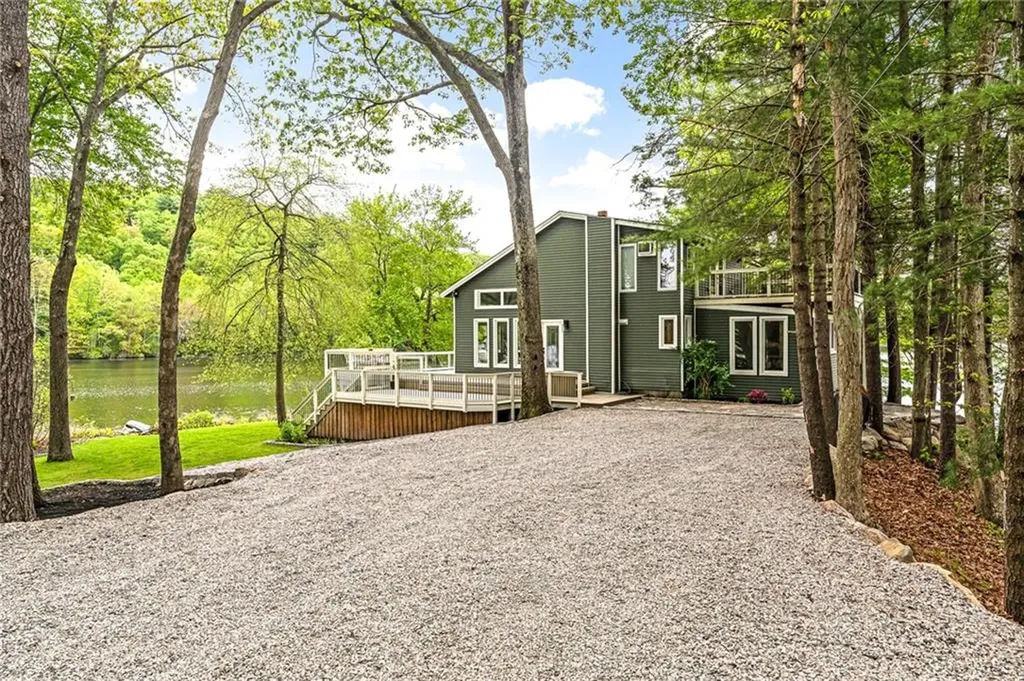 12 Hazel Point Road Smithfield RI 02917