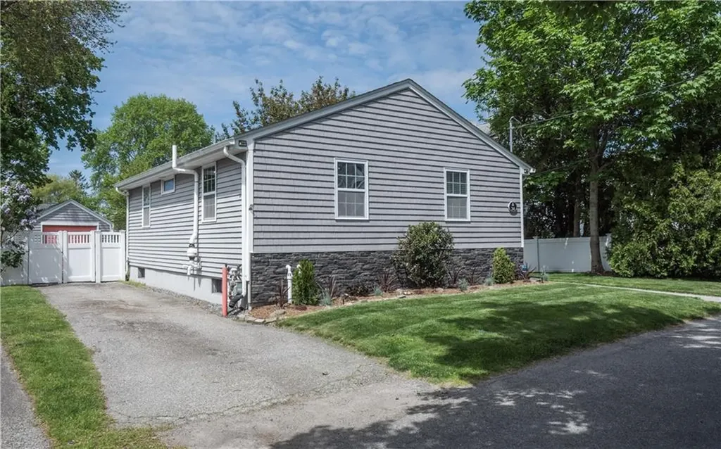 24 Southmayd Street Newport RI 02840