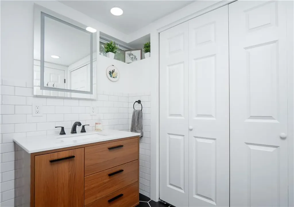 24 Southmayd Street Newport RI 02840