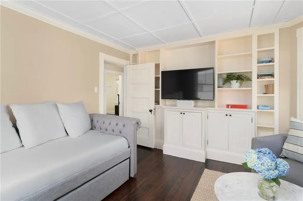 21 Division Street Newport RI 02840