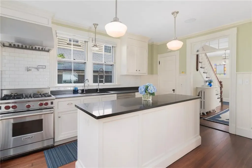 21 Division Street Newport RI 02840