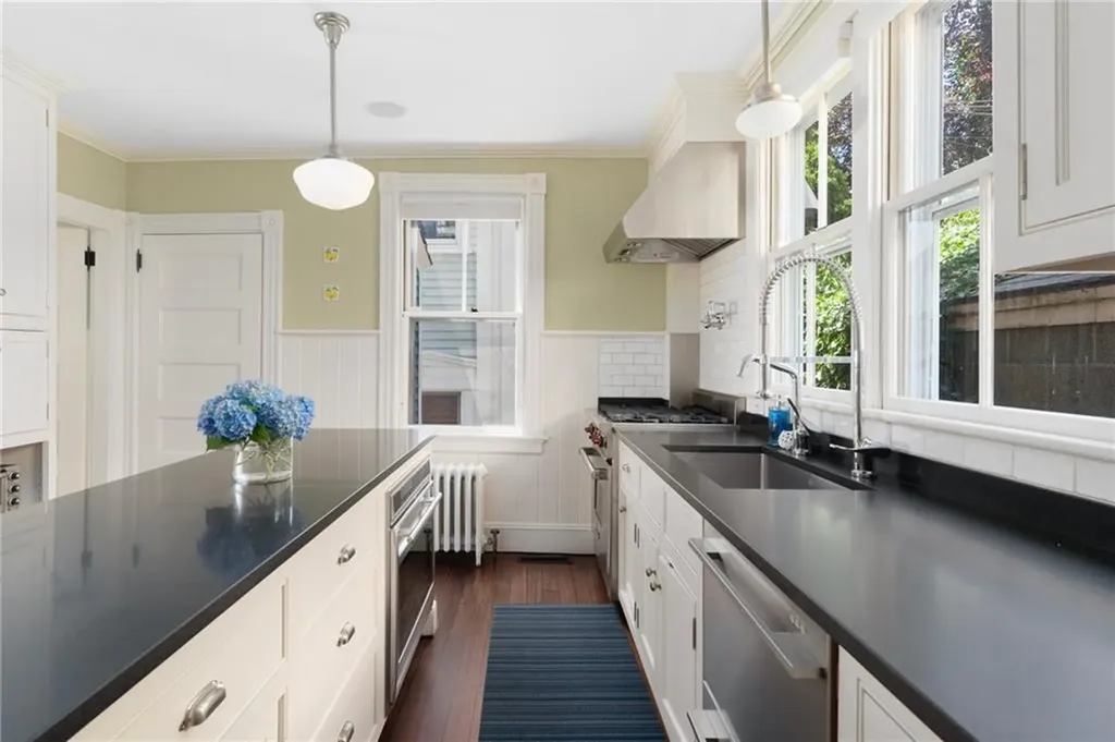 21 Division Street Newport RI 02840