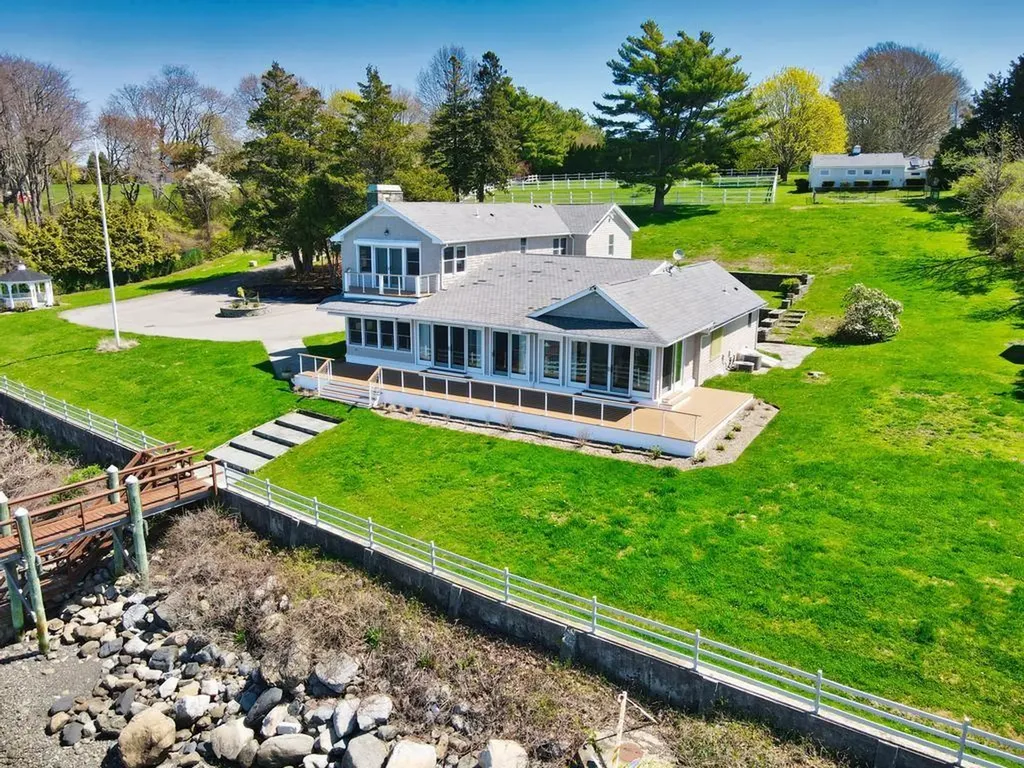 149 Nanaquaket Road Tiverton RI 02878