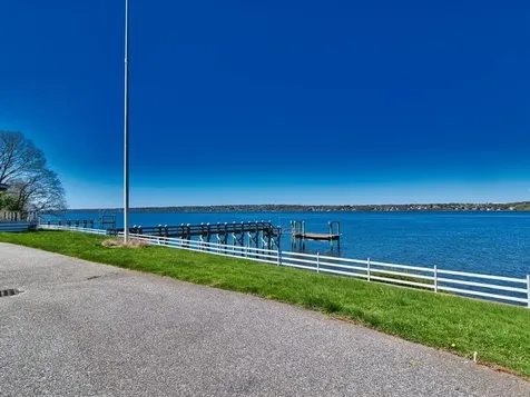 149 Nanaquaket Road Tiverton RI 02878