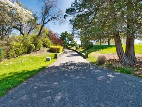 149 Nanaquaket Road Tiverton RI 02878