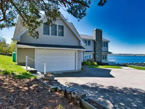 149 Nanaquaket Road Tiverton RI 02878