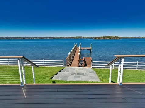 149 Nanaquaket Road Tiverton RI 02878