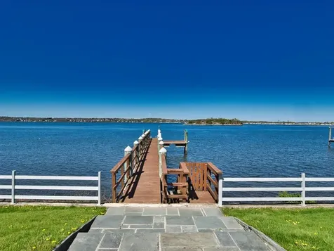 149 Nanaquaket Road Tiverton RI 02878