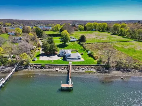 149 Nanaquaket Road Tiverton RI 02878