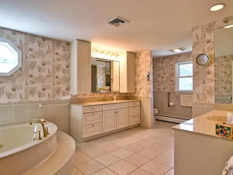 149 Nanaquaket Road Tiverton RI 02878