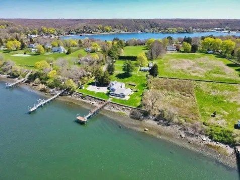 149 Nanaquaket Road Tiverton RI 02878