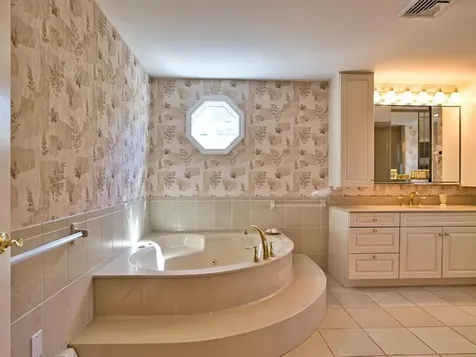 149 Nanaquaket Road Tiverton RI 02878