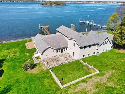 149 Nanaquaket Road Tiverton RI 02878