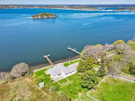 149 Nanaquaket Road Tiverton RI 02878