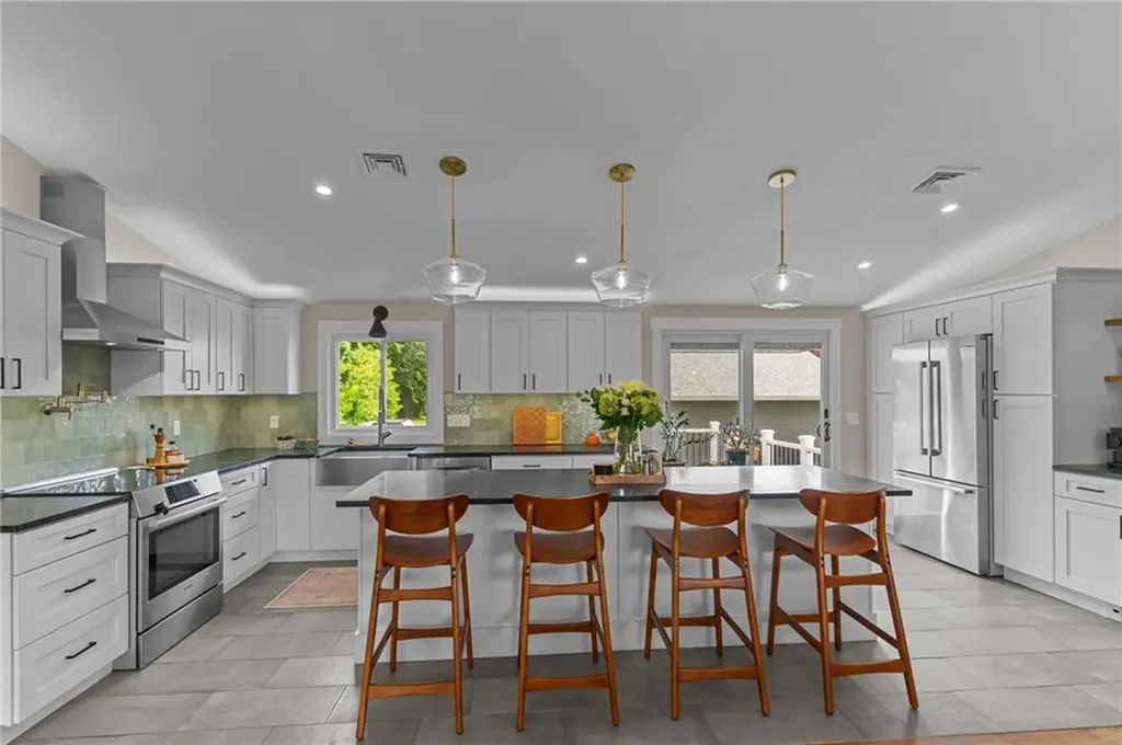 170 Brayton Avenue Cranston RI 02920