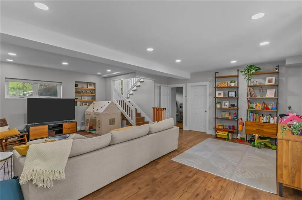 170 Brayton Avenue Cranston RI 02920