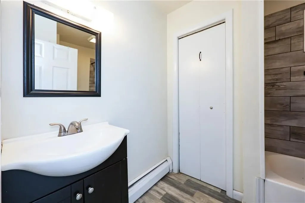 24 Vale Street Providence RI 02908
