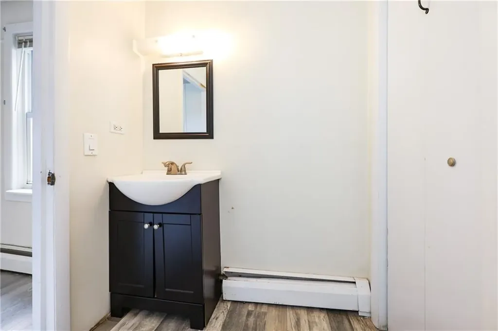 24 Vale Street Providence RI 02908