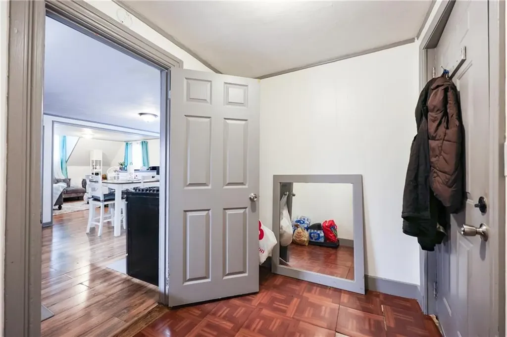 24 Vale Street Providence RI 02908