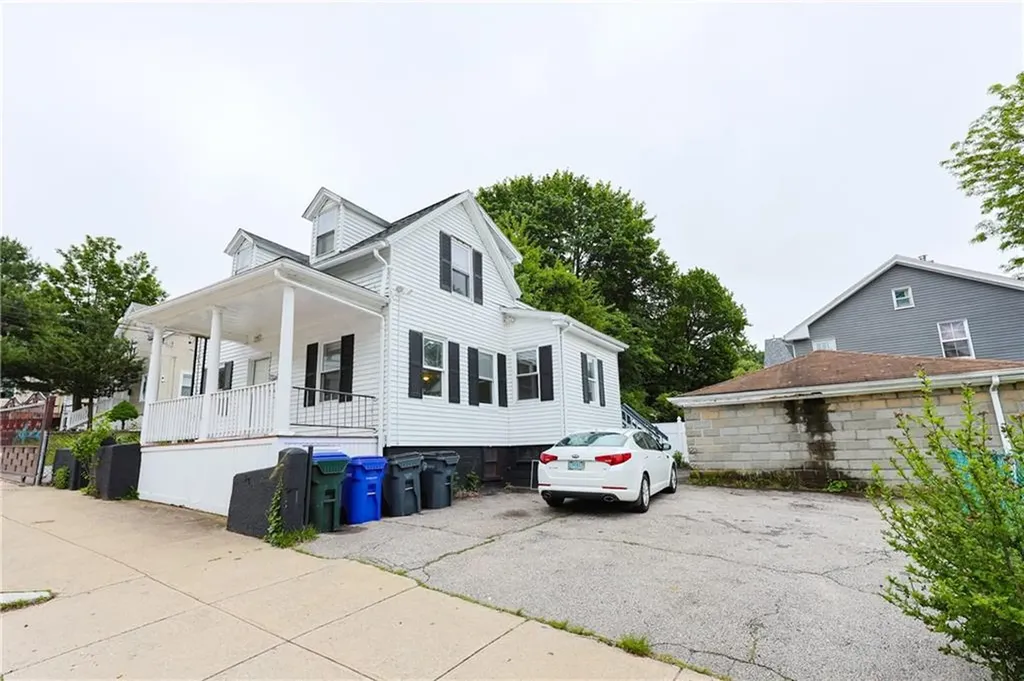 24 Vale Street Providence RI 02908