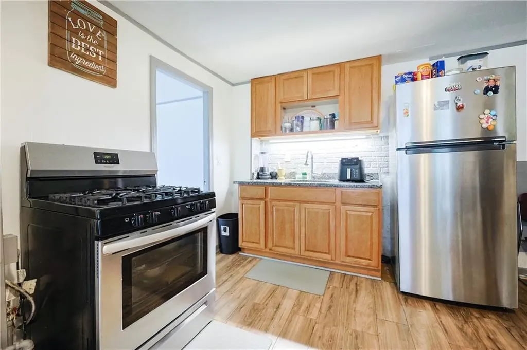 24 Vale Street Providence RI 02908