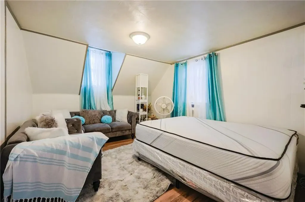 24 Vale Street Providence RI 02908