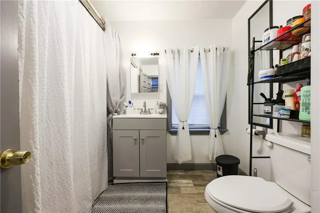 24 Vale Street Providence RI 02908