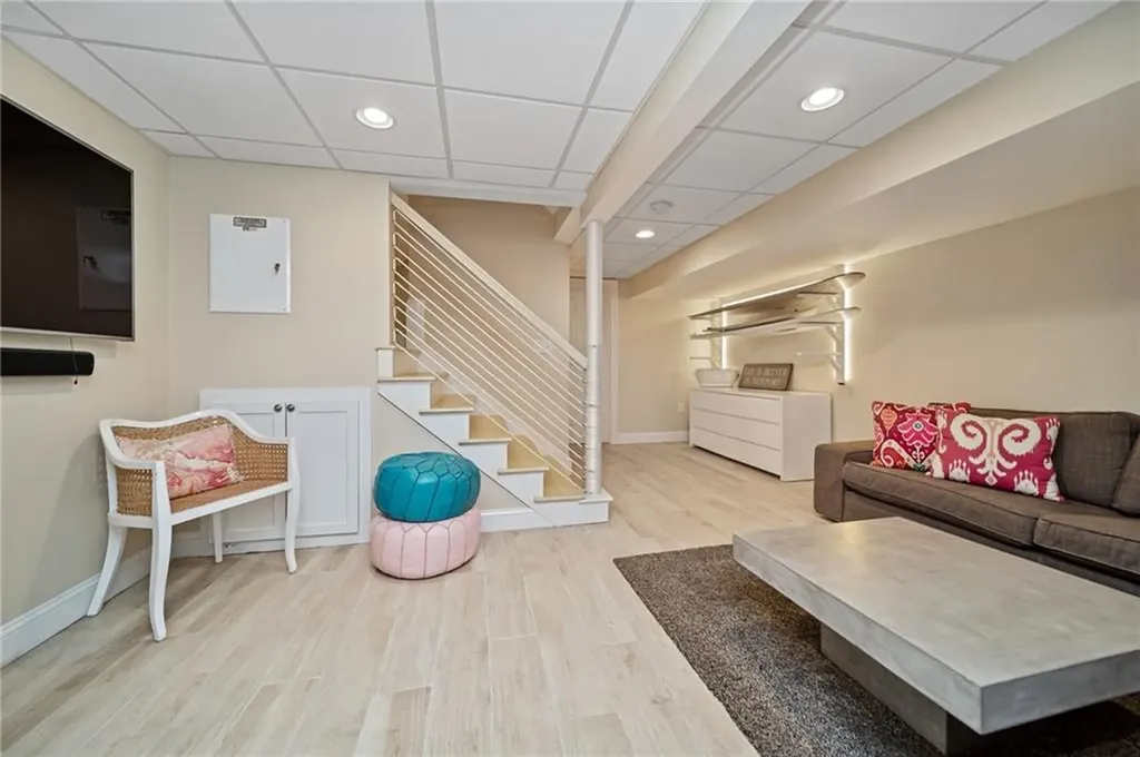 9 Casey Court Newport RI 02840