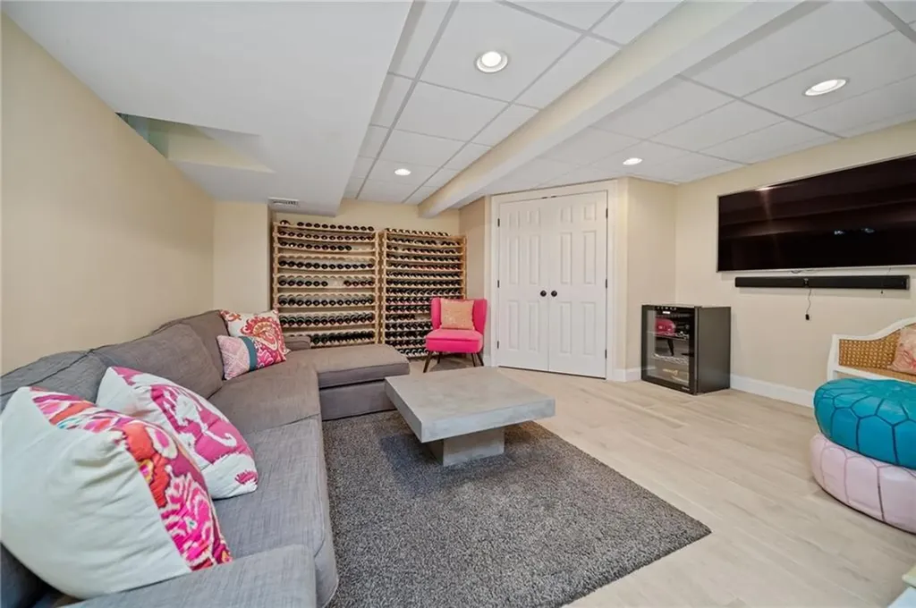 9 Casey Court Newport RI 02840
