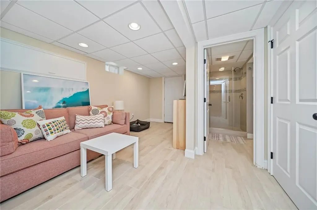 9 Casey Court Newport RI 02840