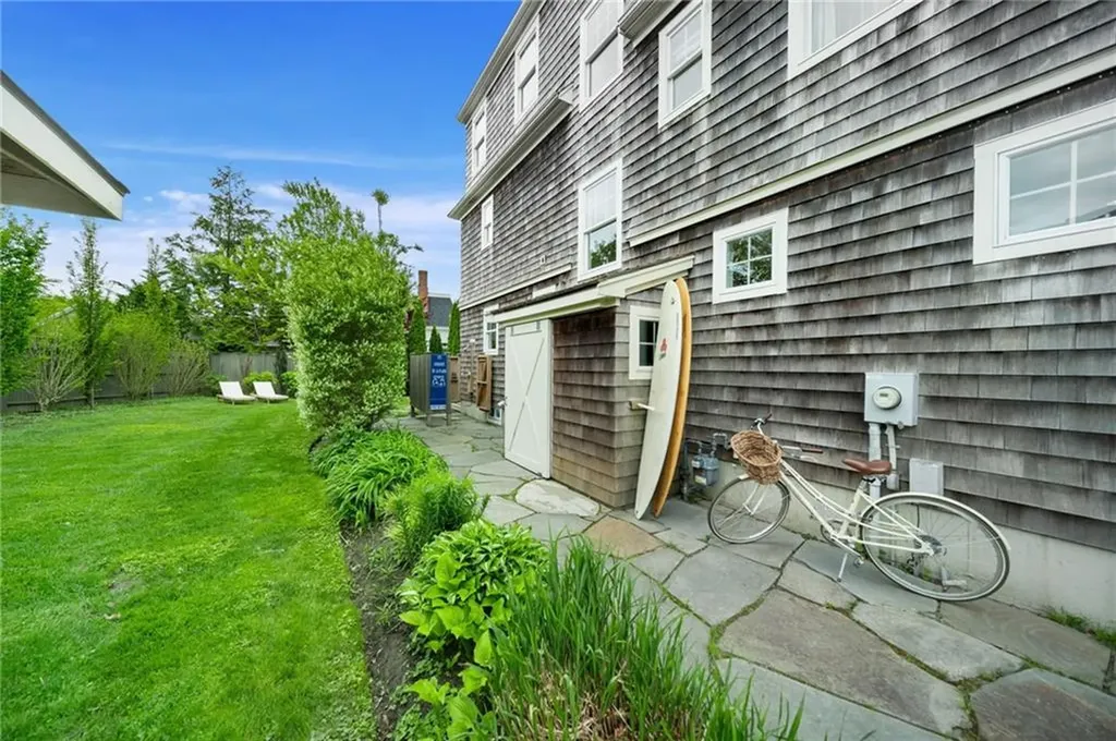 9 Casey Court Newport RI 02840