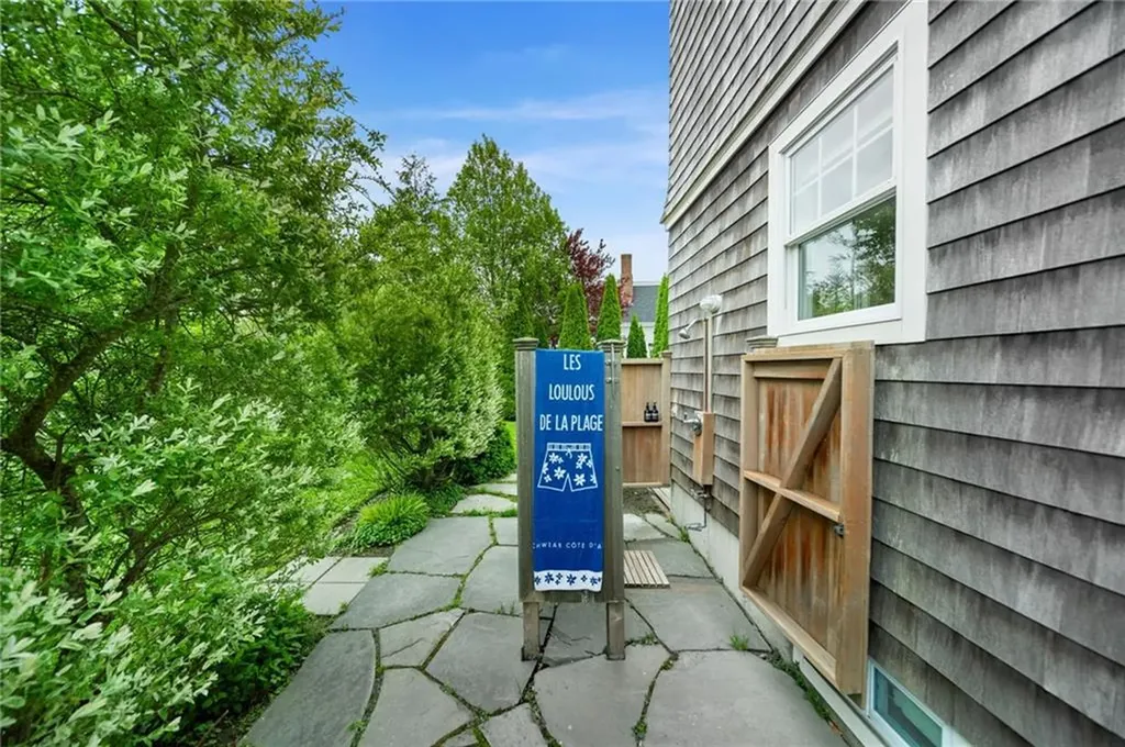 9 Casey Court Newport RI 02840