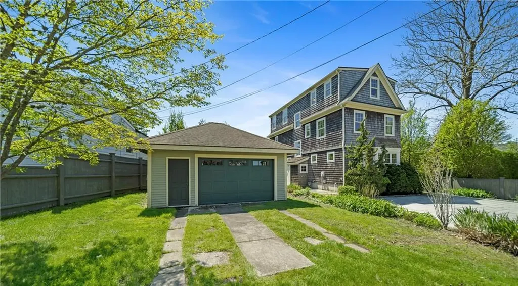 9 Casey Court Newport RI 02840