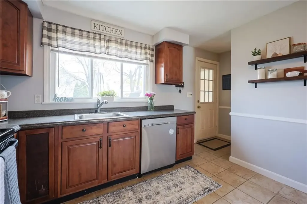 35 Maplecrest Drive Pawtucket RI 02861