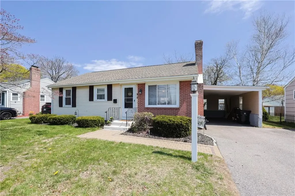 35 Maplecrest Drive Pawtucket RI 02861