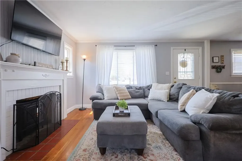 35 Maplecrest Drive Pawtucket RI 02861