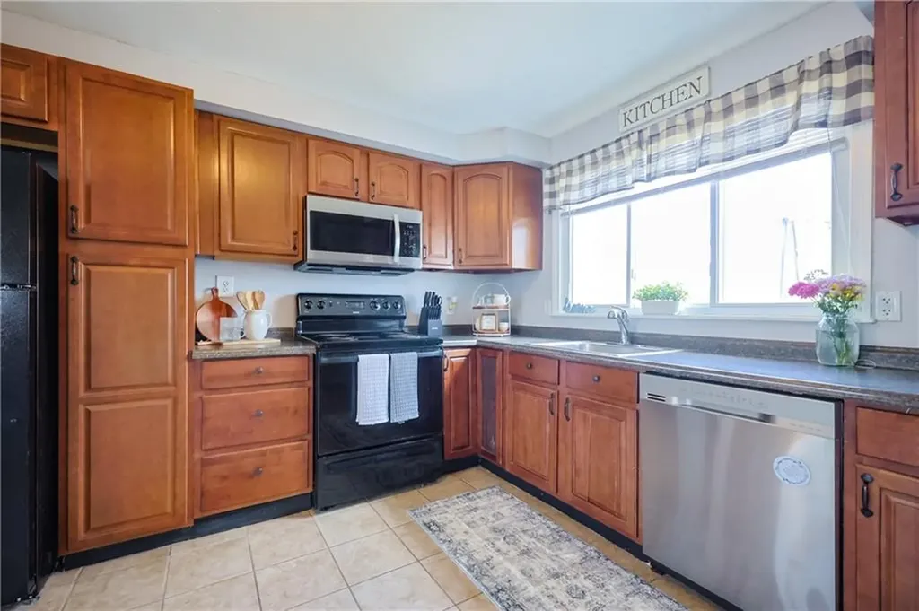 35 Maplecrest Drive Pawtucket RI 02861