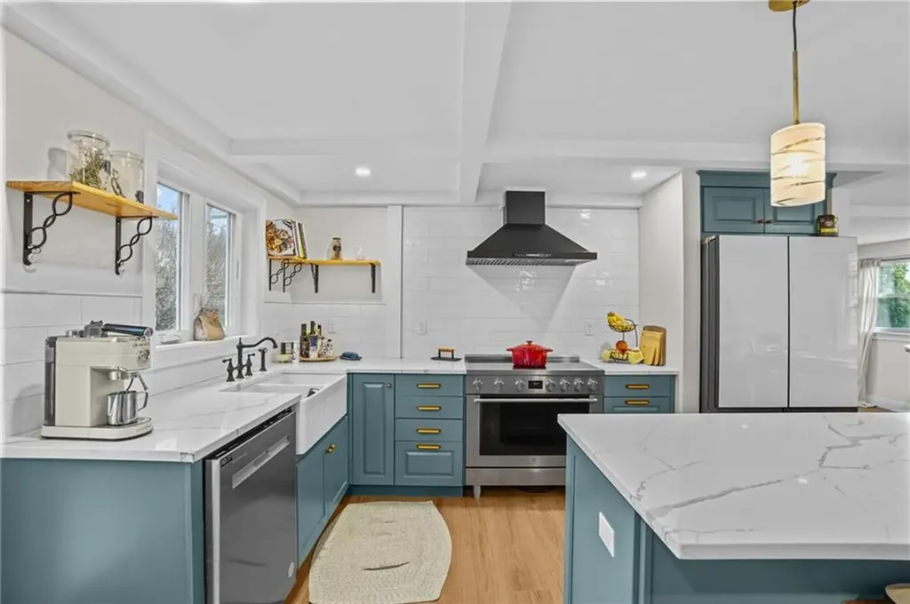 9 Rosedale Avenue Barrington RI 02806